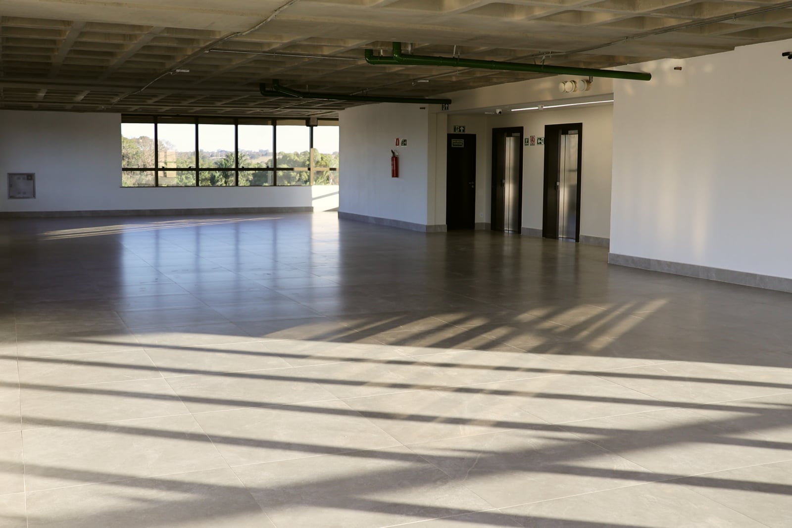 Laje corporativa livre para personalizar no modelo por m²